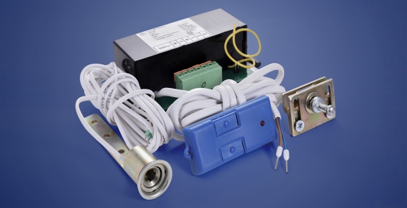 Электромеханический встраиваемый замок для однодверных холодильников