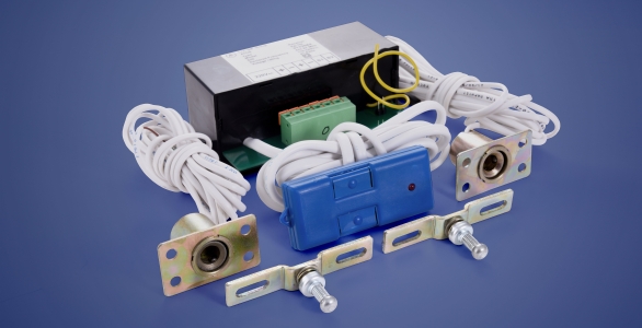 Электромеханический встраиваемый замок для двухдверных холодильников